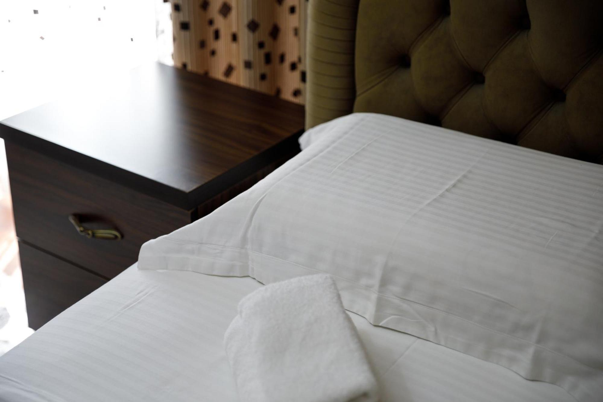 Bora Hotel Gjirokaster Bagian luar foto