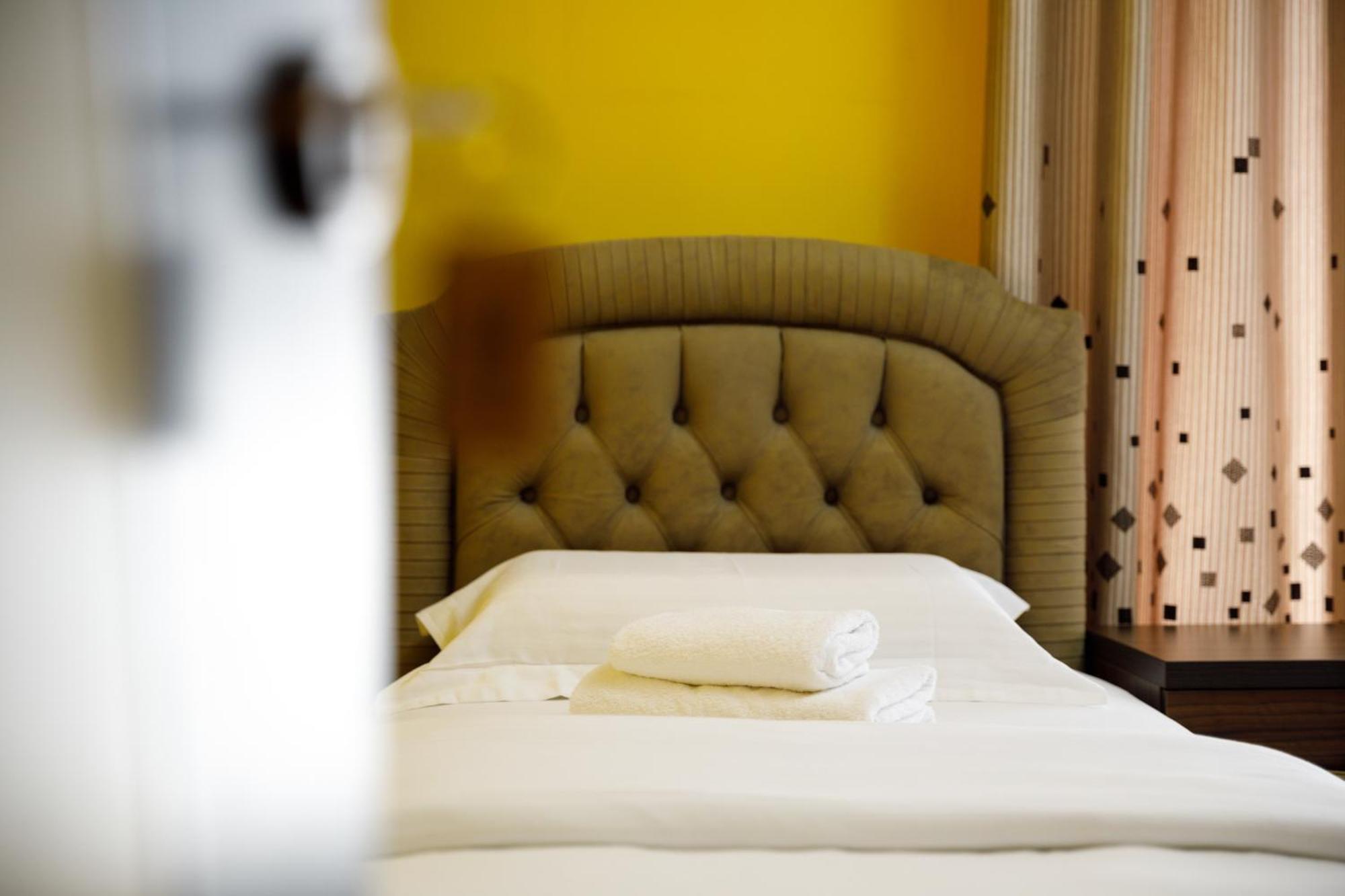 Bora Hotel Gjirokaster Bagian luar foto