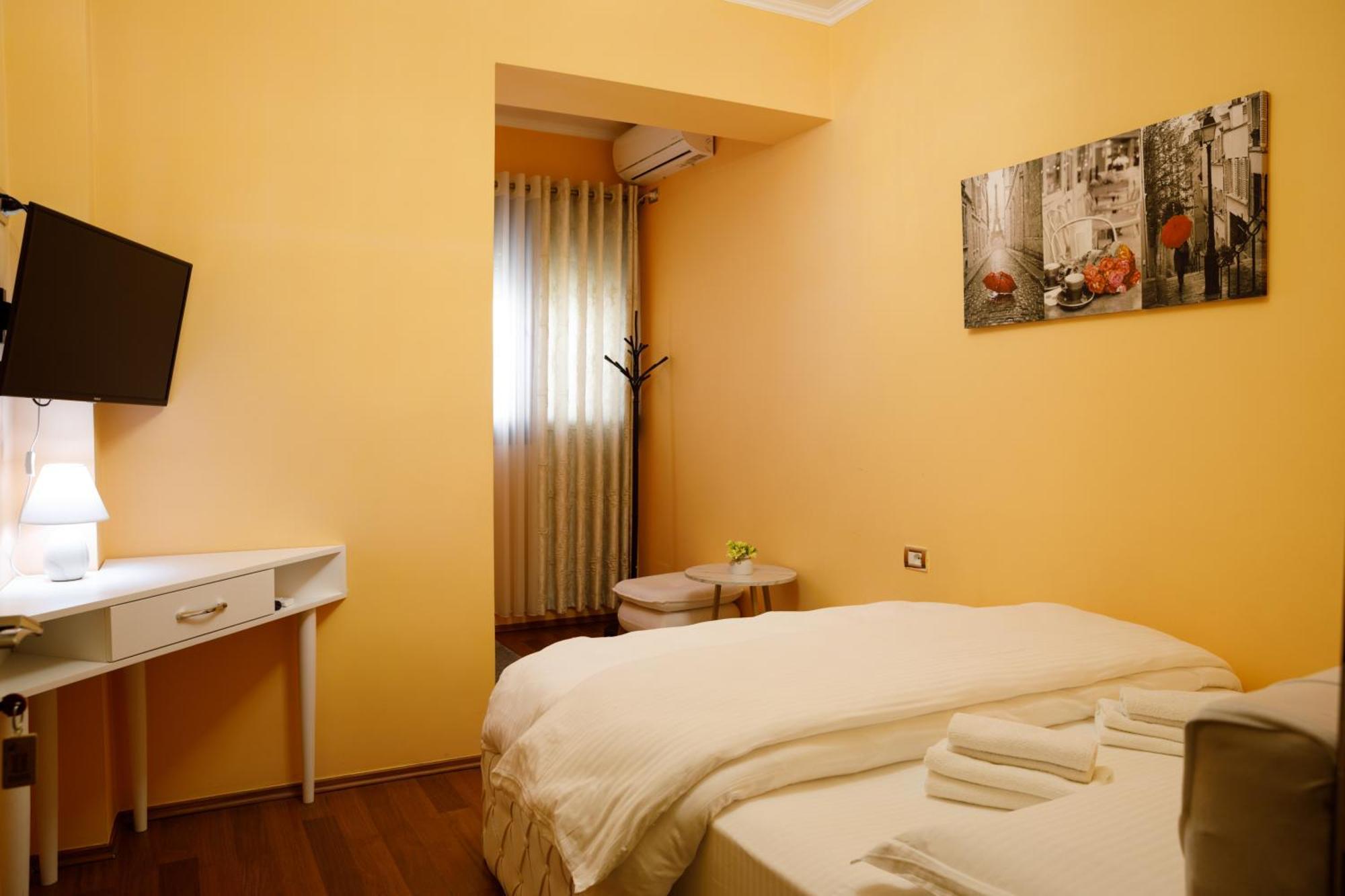 Bora Hotel Gjirokaster Bagian luar foto