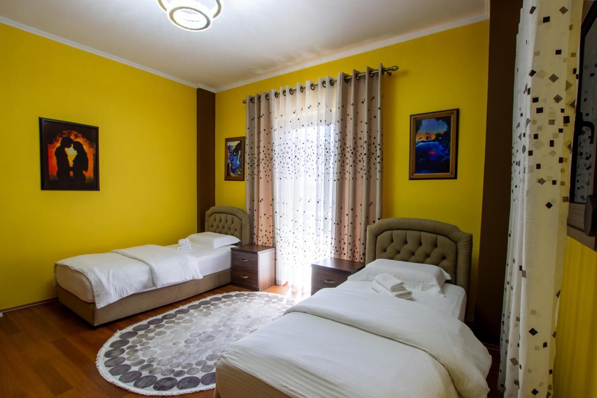 Bora Hotel Gjirokaster Bagian luar foto