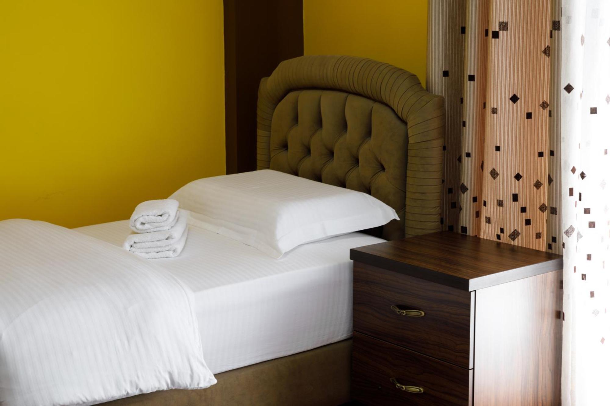 Bora Hotel Gjirokaster Bagian luar foto