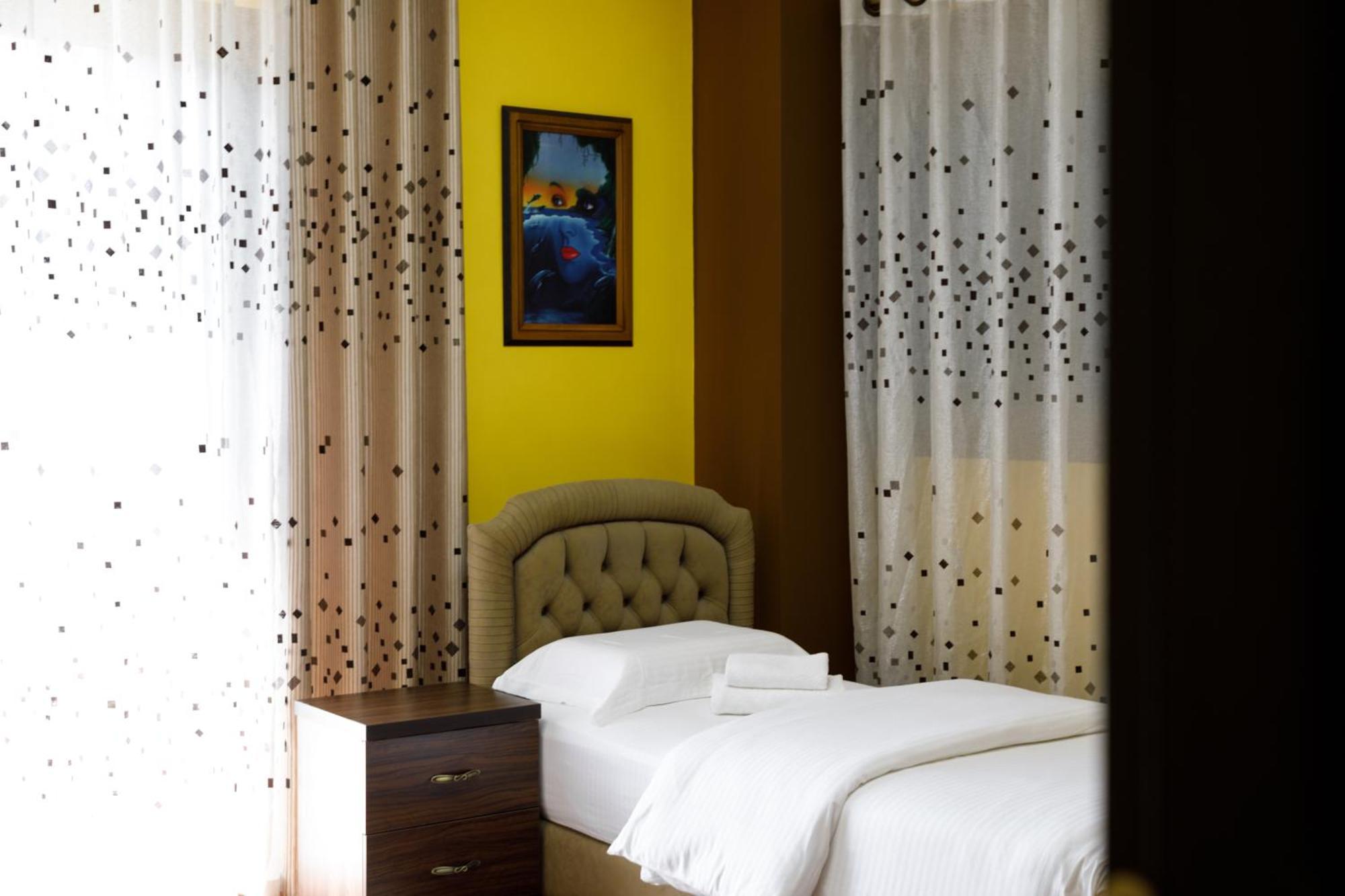 Bora Hotel Gjirokaster Bagian luar foto
