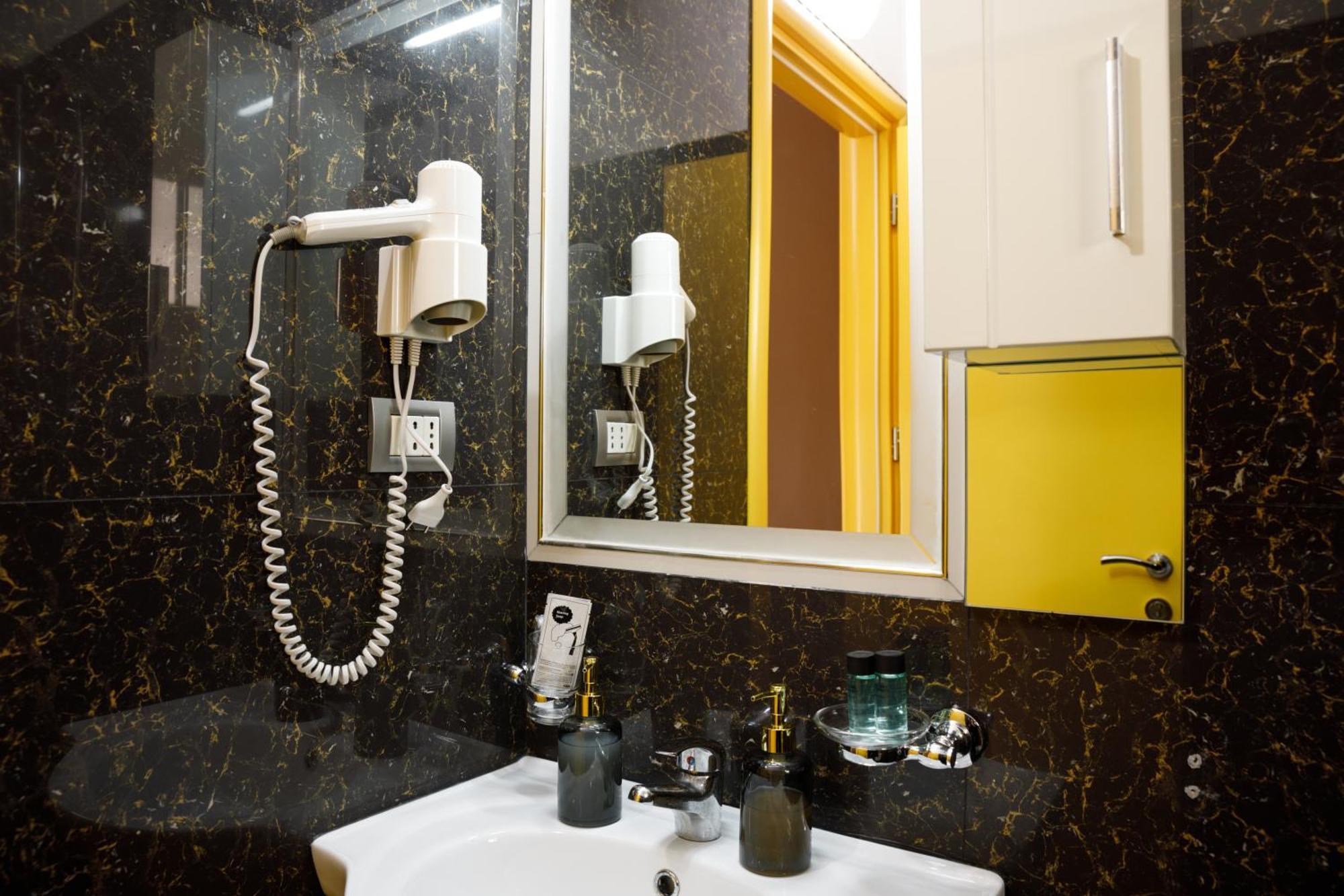 Bora Hotel Gjirokaster Bagian luar foto