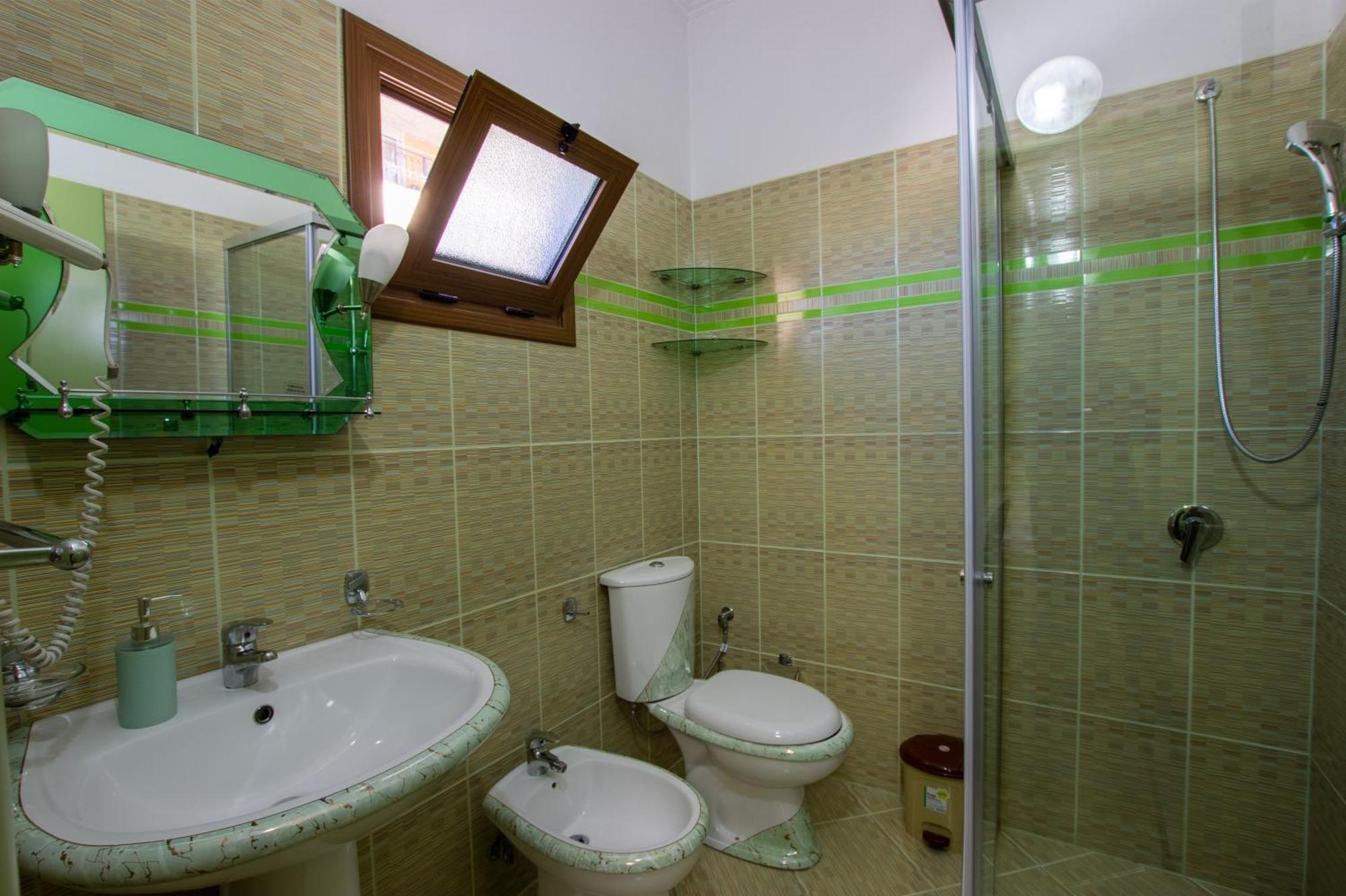 Bora Hotel Gjirokaster Bagian luar foto