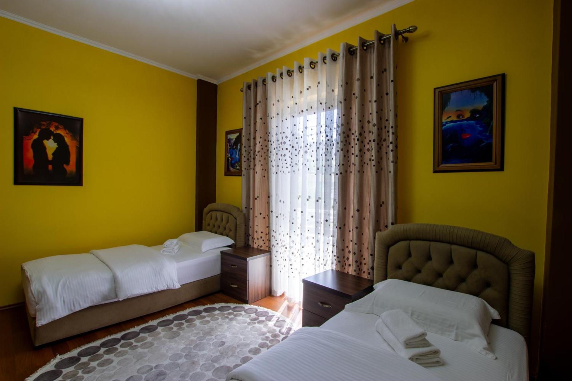 Bora Hotel Gjirokaster Bagian luar foto