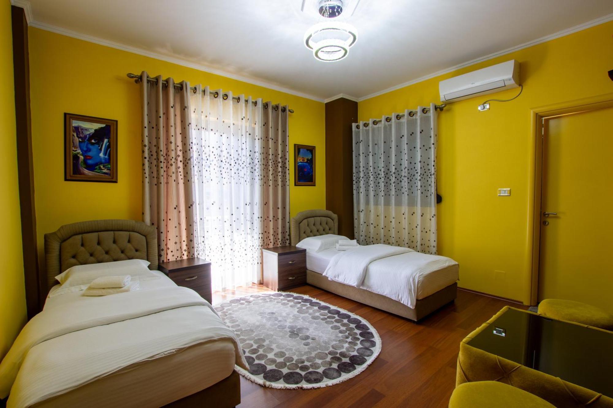 Bora Hotel Gjirokaster Bagian luar foto