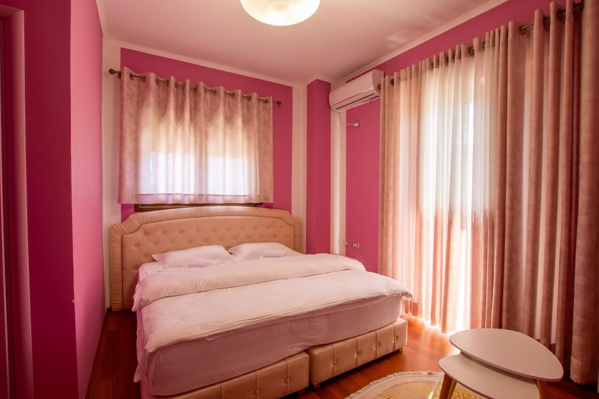 Bora Hotel Gjirokaster Bagian luar foto