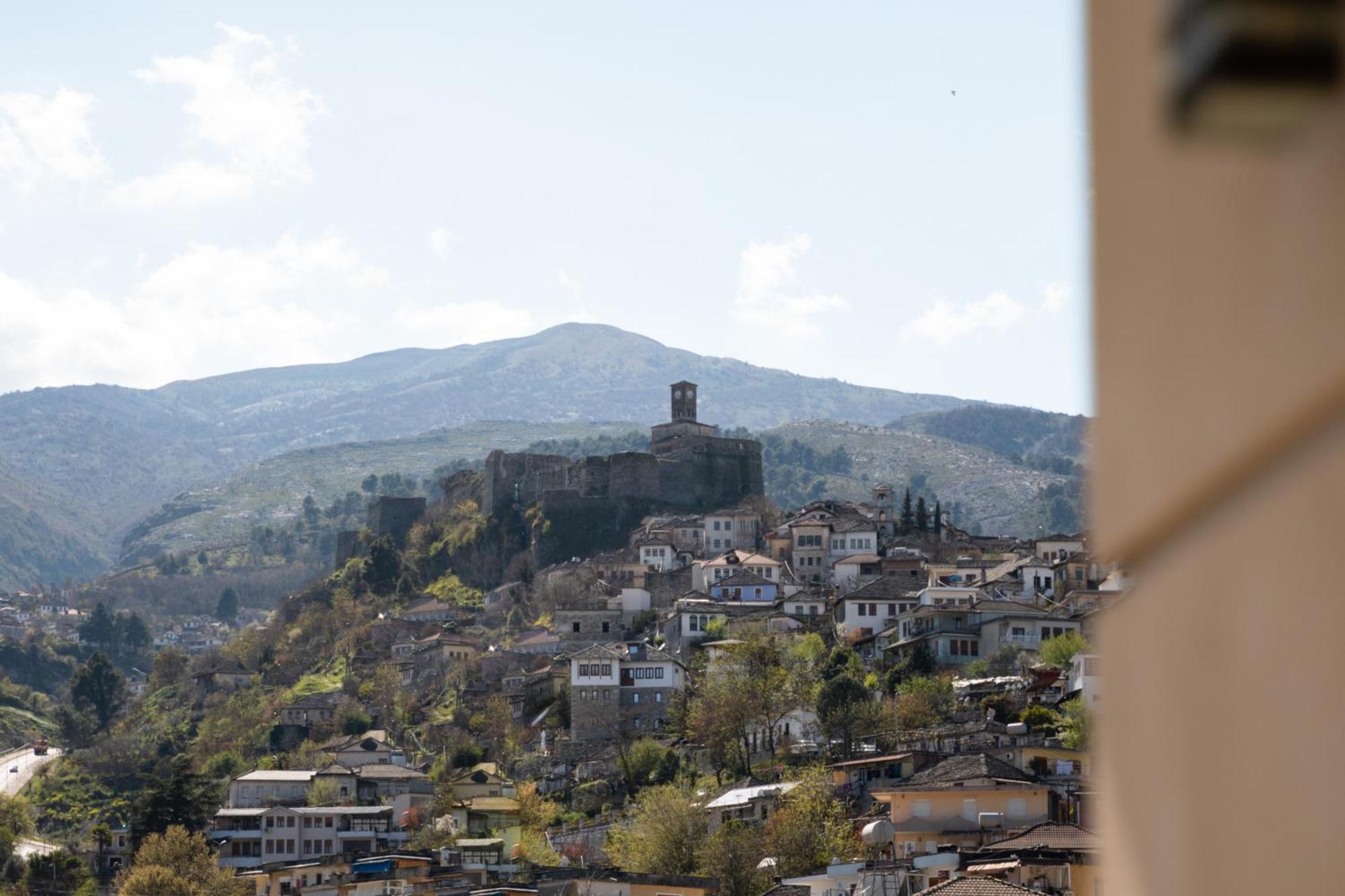 Bora Hotel Gjirokaster Bagian luar foto
